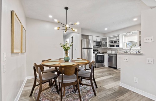Indianapolis House | Broad Ripple Creekside Retreat - 4bd/2ba