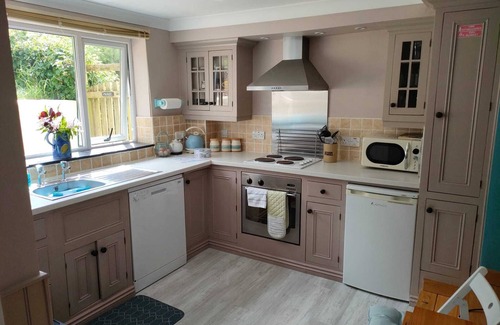 Pembroke Cottage | Broadhaven Cottage, Freshwater East, Pembrokeshire, UK