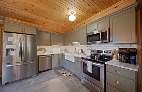 Valle Crucis Cottage | Broadstone Cottage- pet friendly, fire pit, Valle Crucis