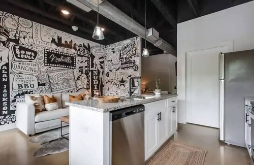 TMAG Thompson LN - Murfreesboro Rd Condo | Broadway Booze N' Snooze