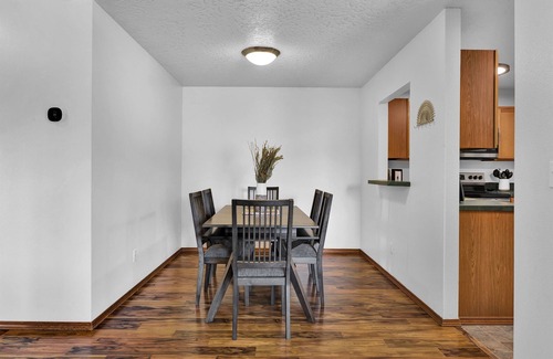 South Boise Village House | Broadway Bungalow 1 - near Boise Airport & BSU