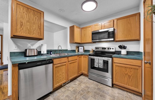 South Boise Village House | Broadway Bungalow 1 - near Boise Airport & BSU