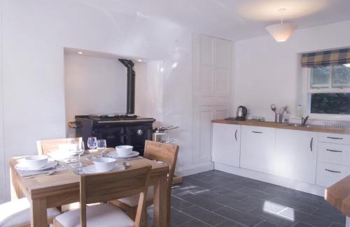 Llanwrtyd Wells House | Bronfelin & Troed-y-Rhiw Holiday Cottage