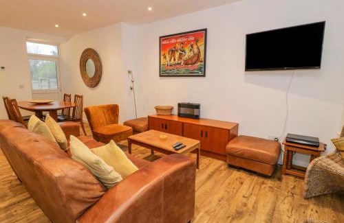 Llanbedr House | Bronwen House