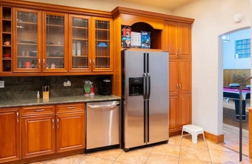 Grand Boulevard House | Bronzeville Greystone Free Parking and Wifi