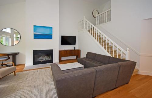 Glen Arbor House | Brook Hill Cottages 42