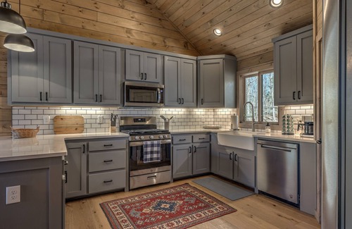 McCaysville Cabin | Brookhaven Mountain View ~ Fast Internet ~ Hot Tub