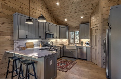 McCaysville Cabin | Brookhaven Mountain View ~ Fast Internet ~ Hot Tub