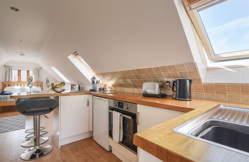 Musbury Cottage | BROOKHAVEN, pet friendly, with a garden in Musbury