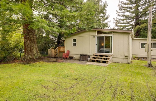 Brookings Cottage | Brookings Home w/Deck, 1/2 Mi to Harris Beach!