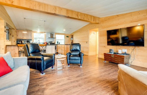 Brookings House | Brookings Home w/Deck, 1/2 Mi to Harris Beach!