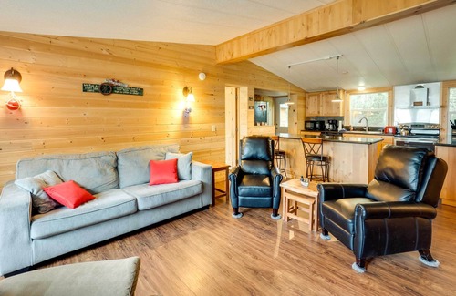 Brookings House | Brookings Home w/Deck, 1/2 Mi to Harris Beach!