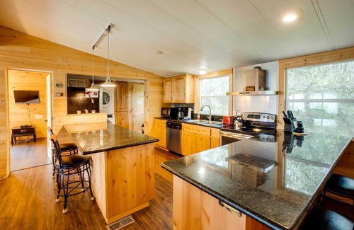 Brookings House | Brookings Home w/Deck, 1/2 Mi to Harris Beach!