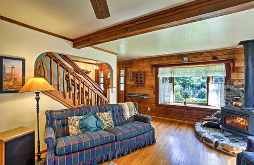 Brookings House | Brookings House on 3 Acres, Half Mile to Coast!