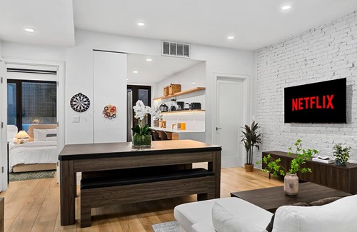 Griggs Park Apartment | Brookline Haven | Rooftop + Deck + Game Room +T
