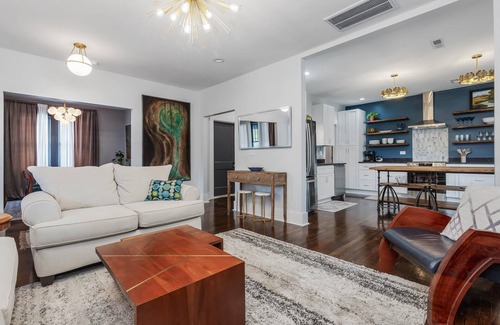 Wilmington House | Brooklyn House, charming & chic 3-bedrm, Great Location with FREE PARKINGn
