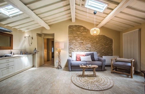 La Cetina Apartment | 'Brotes Appartamento Mandorlo' Apartment with Shared Pool, Wi-Fi, and Air Conditioning