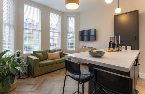 Liverpool Apartment | Broughton Place 1: 1BR Modern Flat in Liverpool