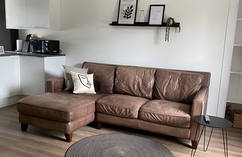Broughty Ferry Cottage | Broughty Ferry cottage with patio garden and drive.