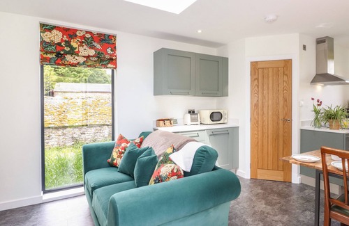 Penrith Cottage | BROW WOOD CABIN, pet friendly, with hot tub in Ullswater