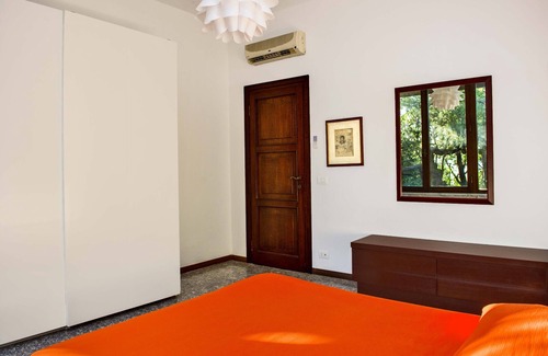 Le Rocchette Apartment | brown apartment by the sea with private beach and private parking