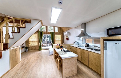 Aewol House | Browncabin Pension