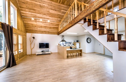 Aewol House | Browncabin Pension