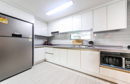 Busanjin Hotel | Browndot Hotel - Gold
