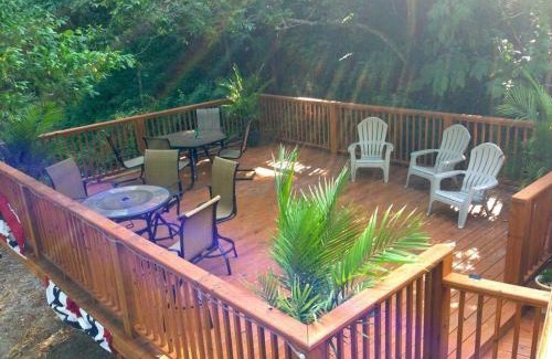 Eureka Springs Historic District Apartment | Brownstone Rose Suite Parking Walk to Dwntn