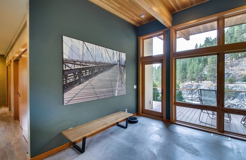 Leavenworth House | Brucke Zum River Haus A Modern Riverfront Retreat