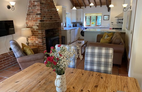 Woodbridge Cottage | Brundish, Suffolk Barn, 2 Bed Idyllic 6 Acres