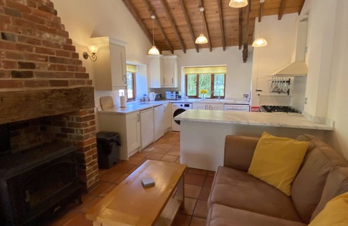 Woodbridge Cottage | Brundish, Suffolk Barn, 2 Bed Idyllic 6 Acres