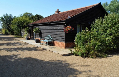 Woodbridge Cottage | Brundish, Suffolk Barn, 2 Bed Idyllic 6 Acres