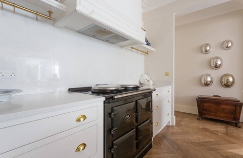 Campden Apartment | Brunswick Gardens II by onefinestay