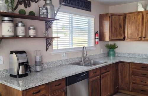 Panguitch Cottage | Bryce Canyon Cottage! Just a few of mins away.