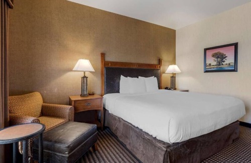 Bryce Canyon Hotel | Bryce Canyon Hideaway! Free Breakfast, Outdoor Pool, Free Parking!