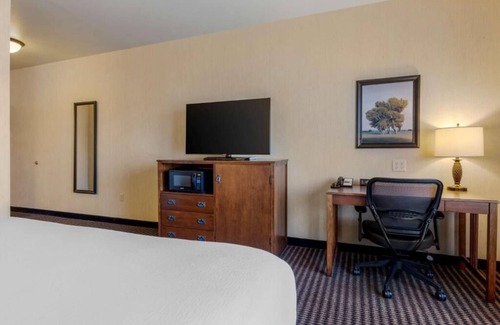 Bryce Canyon Hotel | Bryce Canyon Hideaway! Free Breakfast, Outdoor Pool, Free Parking!