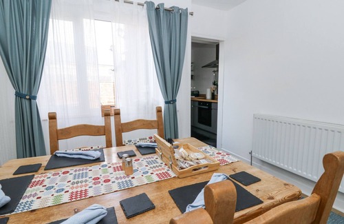 Brecon Cottage | BRYCHEINIOG VIEW, family friendly, with a garden in Brecon
