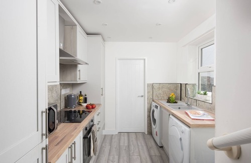 Longrock Cottage | Bryher Cottage, Longrock - a cottage that sleeps 6 guests in 3 bedrooms