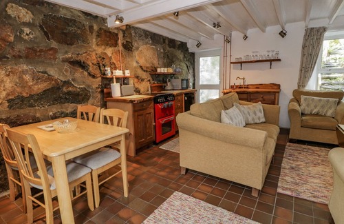 Beddgelert Cottage | BRYN AFON, family friendly, character holiday cottage in Beddgelert