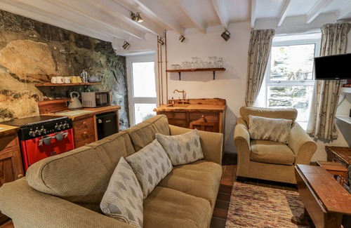 Beddgelert Cottage | BRYN AFON, family friendly, character holiday cottage in Beddgelert