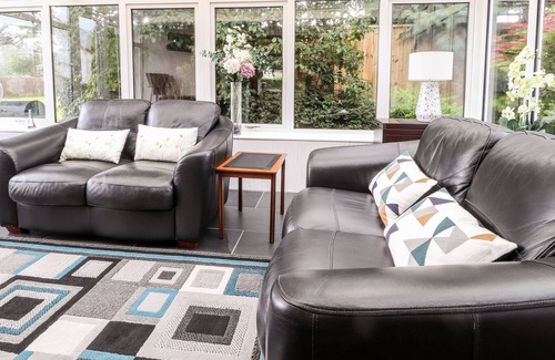 Hundleton House | BRYN AWEL HOUSE, pet friendly, with open fire in Pembroke