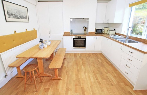 Borth-y-Gest House | BRYN EITHIN, pet friendly, character holiday cottage in Porthmadog