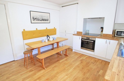 Borth-y-Gest House | BRYN EITHIN, pet friendly, character holiday cottage in Porthmadog