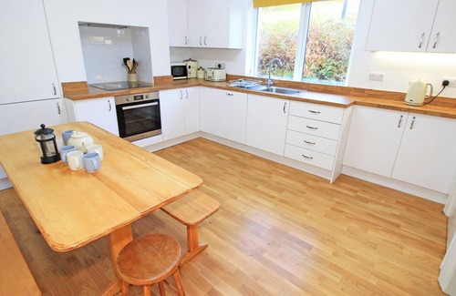 Borth-y-Gest House | BRYN EITHIN, pet friendly, character holiday cottage in Porthmadog