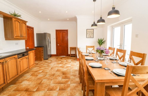 Holyhead House | BRYN MEILW, family friendly, with hot tub in Holyhead