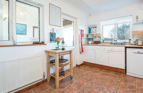 Trefin Cottage | Bryn y Brenin, Holiday Cottage Trefin, Sleeps 4, 2 bedrooms, bathrooms