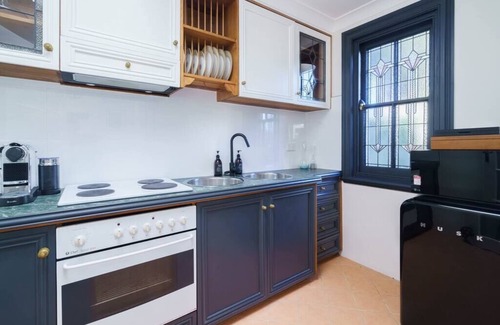 Leura Cottage | Bryn-y-Mor Cottage/Romantic/Fireplace/Couples