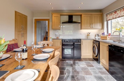 Garndolbenmaen House | Bryn Ystrad Llyn in Porthmadog