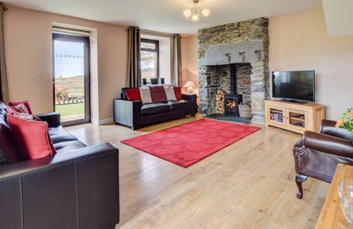 Garndolbenmaen House | Bryn Ystrad Llyn in Porthmadog